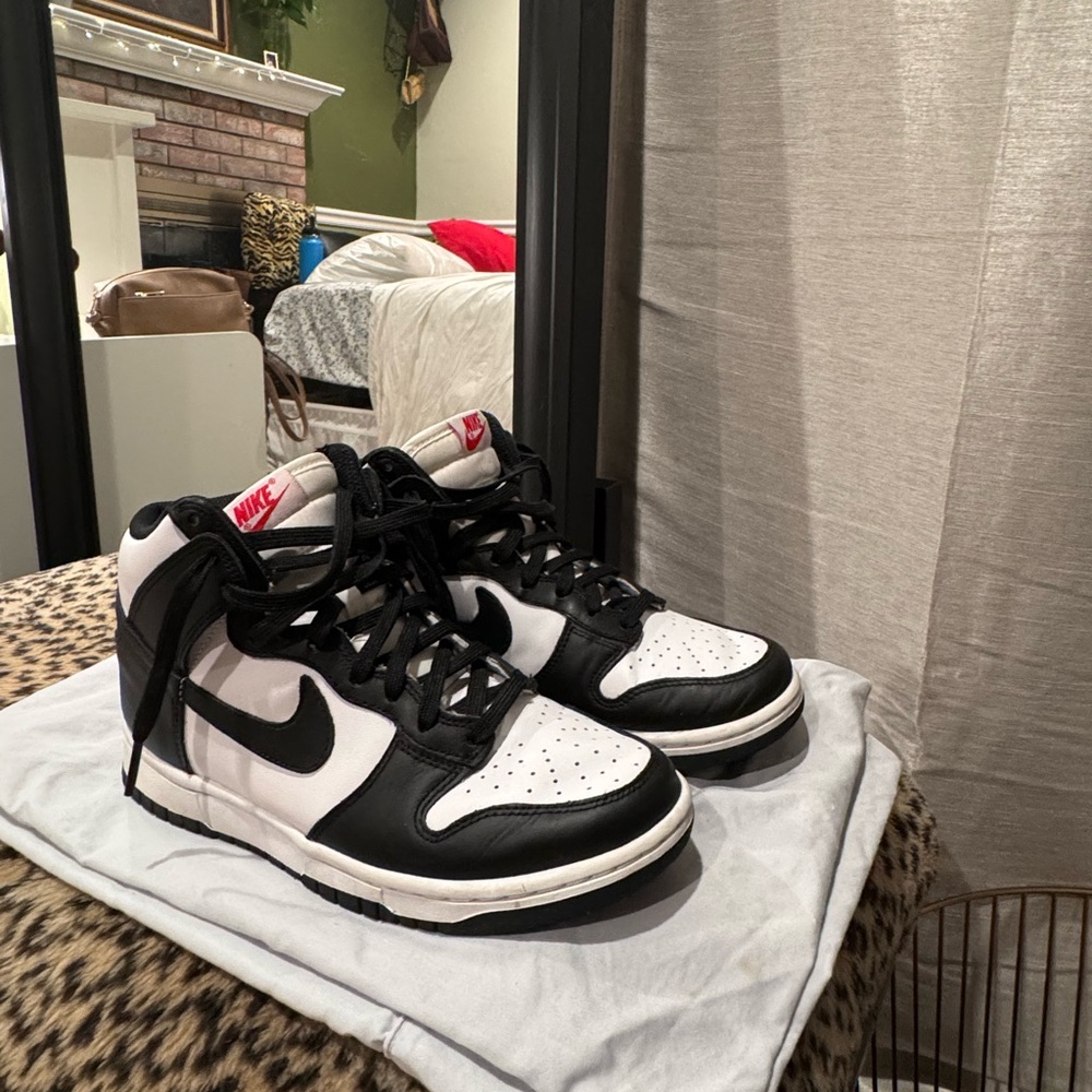 Nike dunks size 7.5